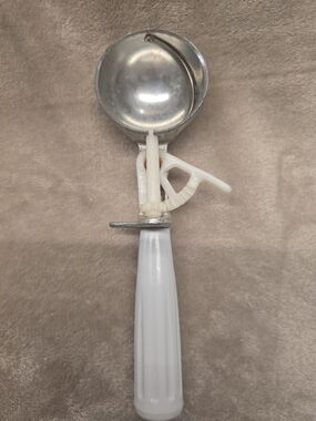 Vintage Ekco trigger-action ice cream scoop